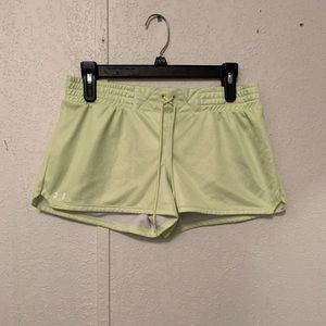 Womens Under Armour Heat Gear Unlined Shorts Size Small Semi Fitted Neón green
